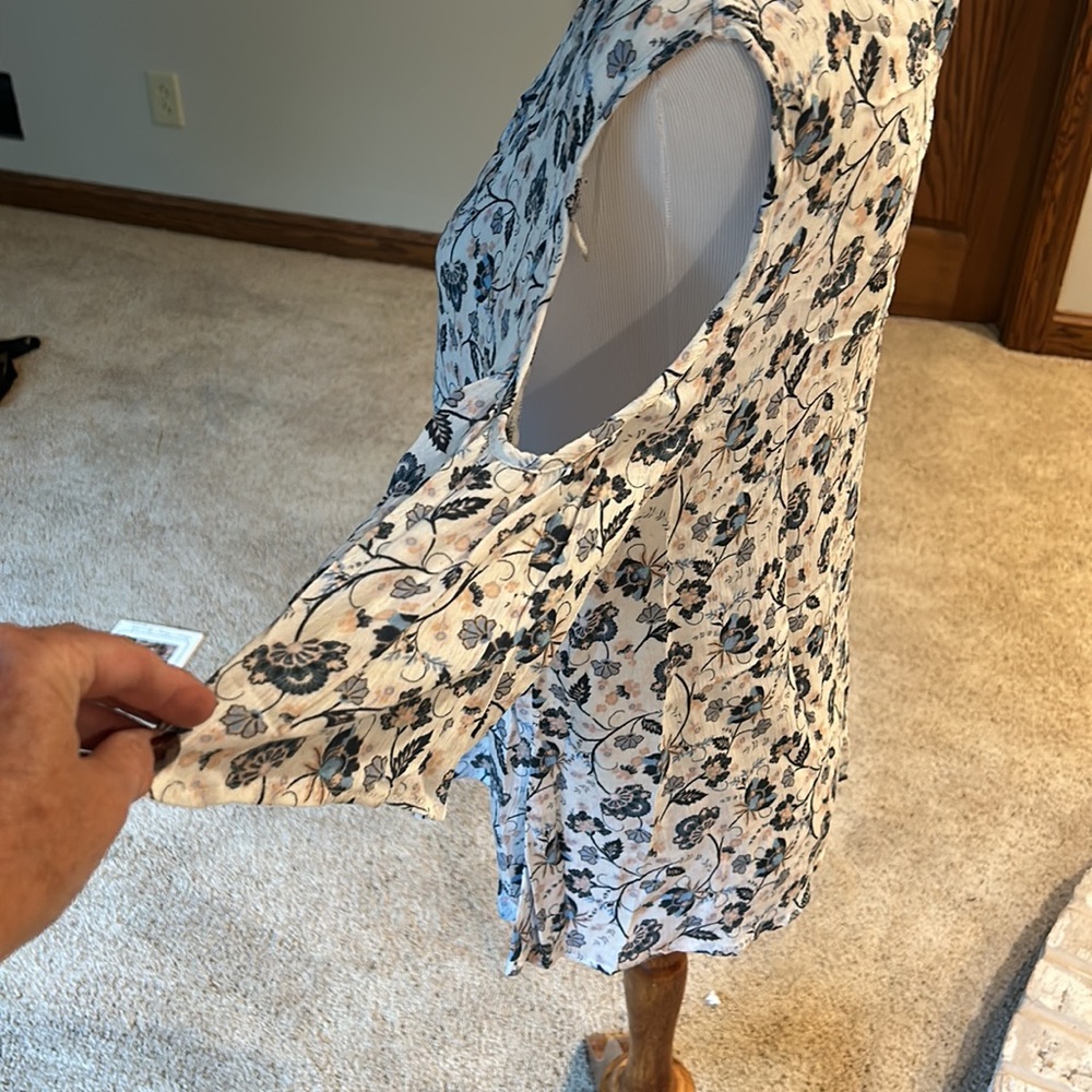 Floral cold shoulder top - Picture 4 of 5
